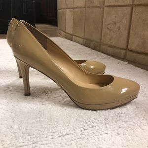 Tan heels pumps